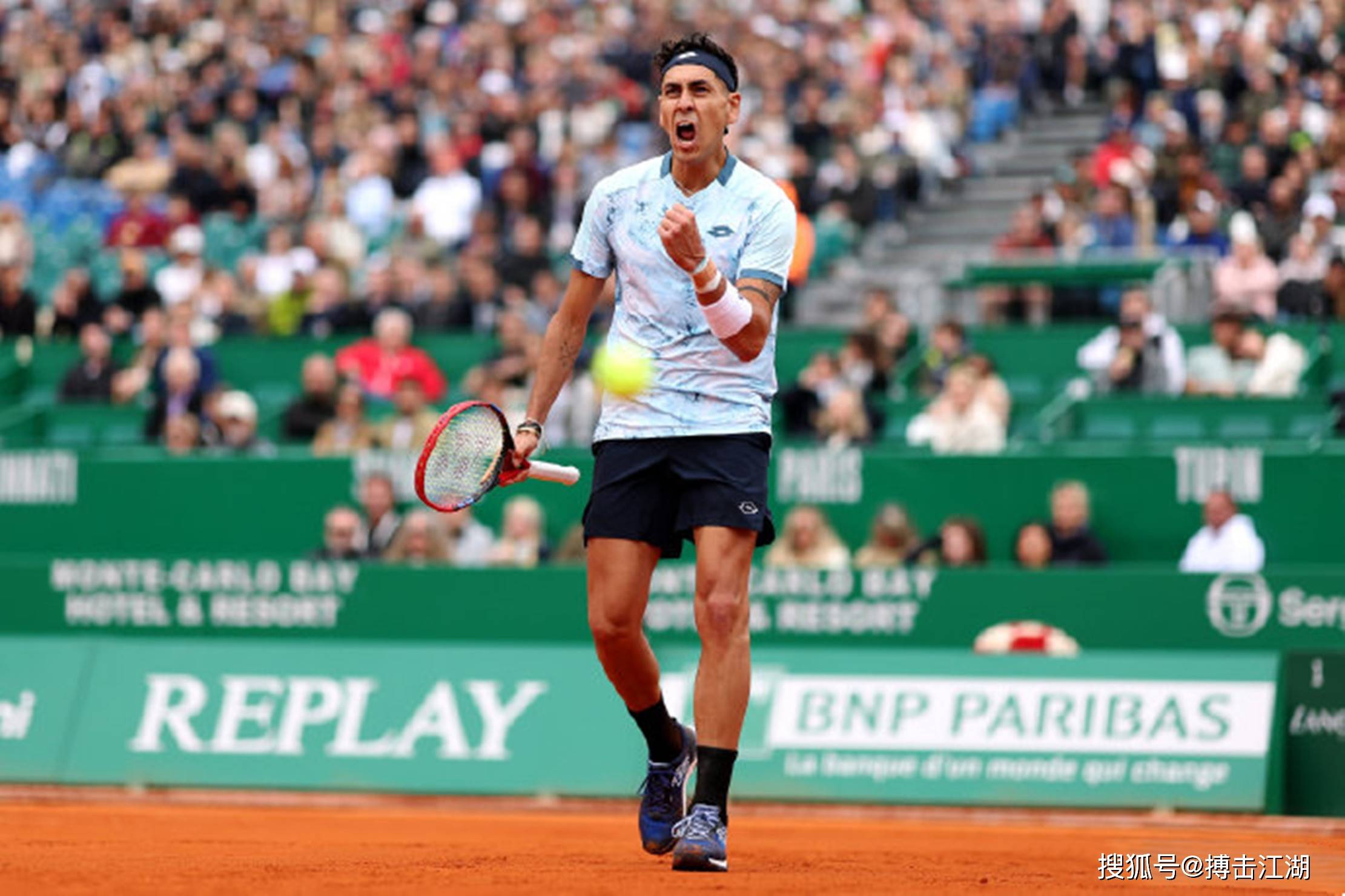  德约科维奇爆冷击败勇士，精彩发挥引爆全场！